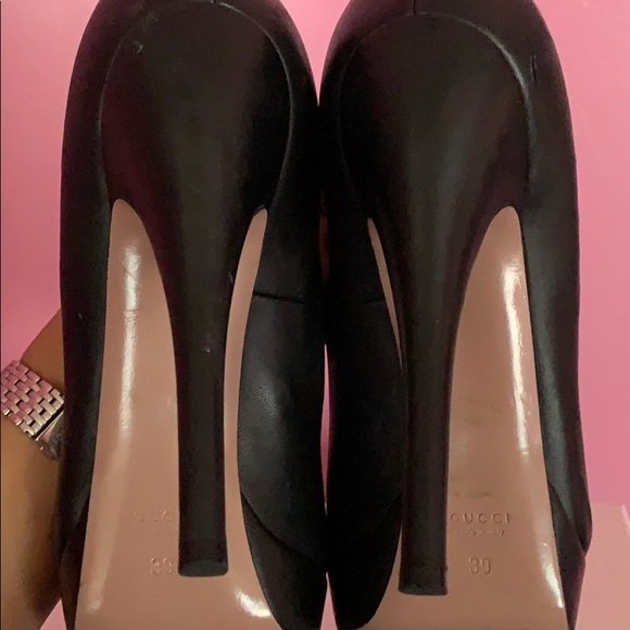 Authentic Gucci Pumps - Picture 2 of 5
